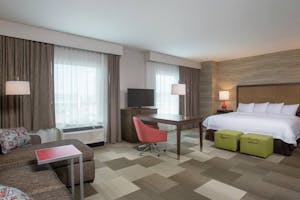 hampton-inn-suites-by-hilton-oahu-kapolei-ada-king-hero