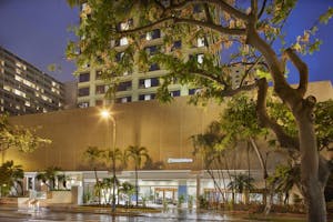 holiday-inn-express-31 Holiday Inn Express Waikiki Exterior