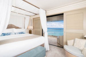 suite-slider-saphire-master-bedroom-1